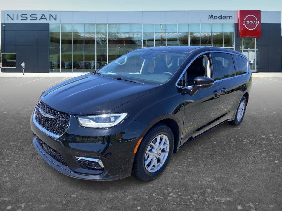 2024 Chrysler Pacifica Touring L's photo