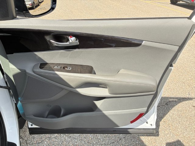 Used 2016 White Kia EX image 33