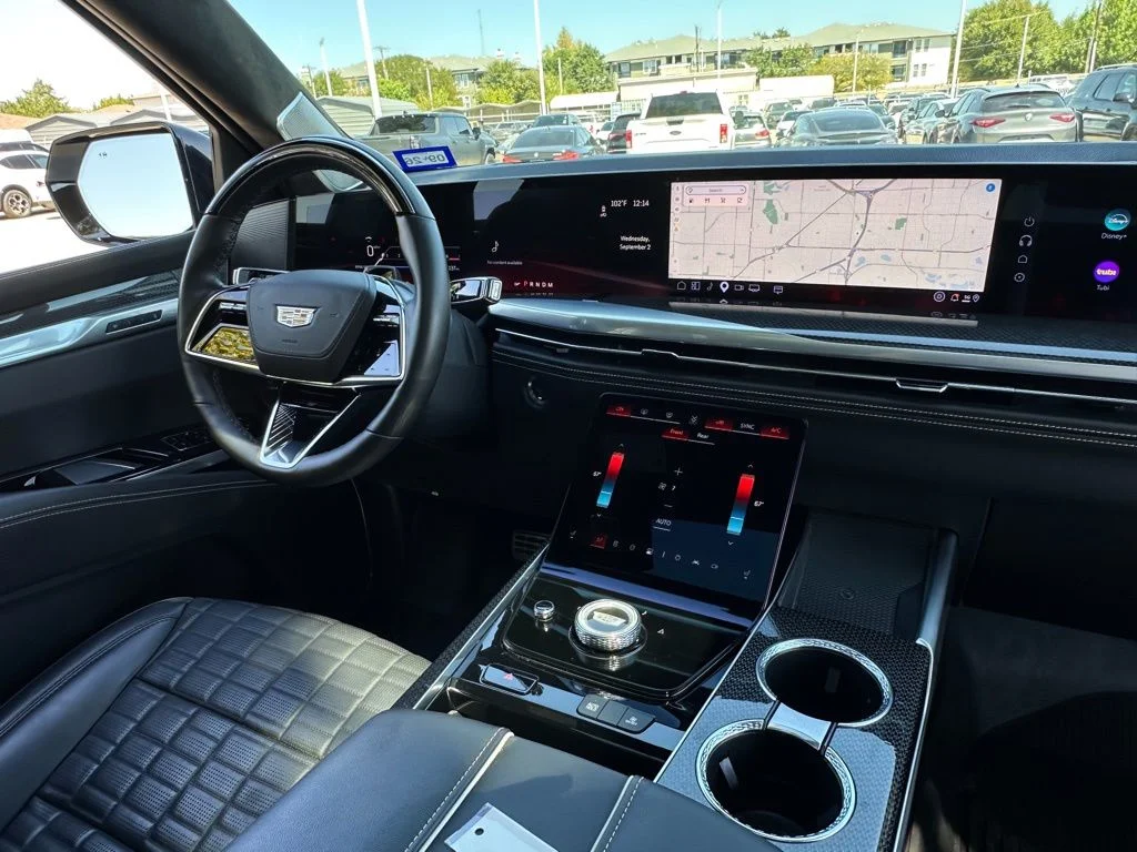 Used 2025 White Cadillac V-Series image 10