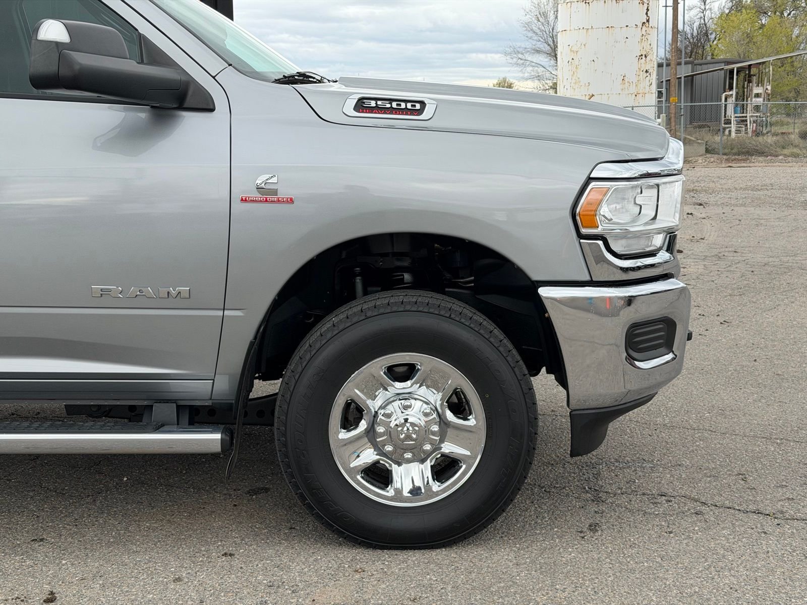 View vehicle photo 4