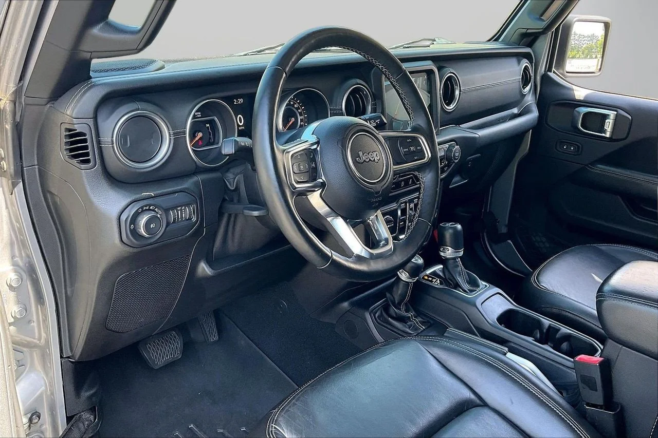 Certified Used 2018 Silver Jeep Sahara image 20