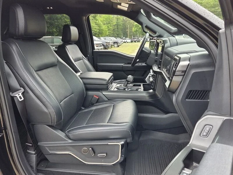 Used 2024 Agate Black Metallic Ford LARIAT image 15
