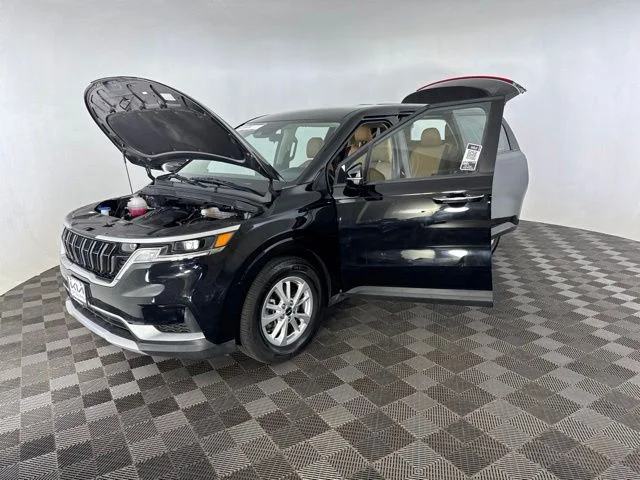 Used 2023 Black Kia LX Seat Package image 12