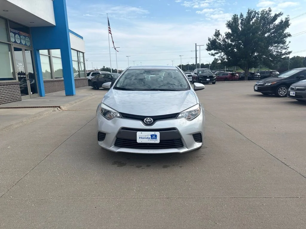 Used 2016 Silver Toyota LE image 2