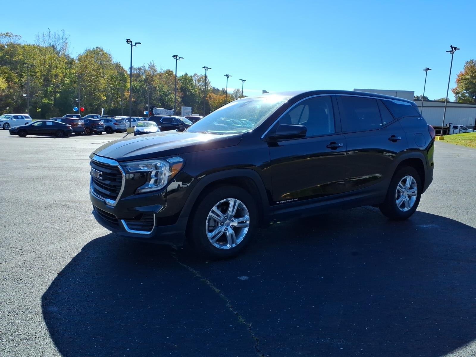 Used 2024 Ebony Twilight Metallic GMC SLE image 3