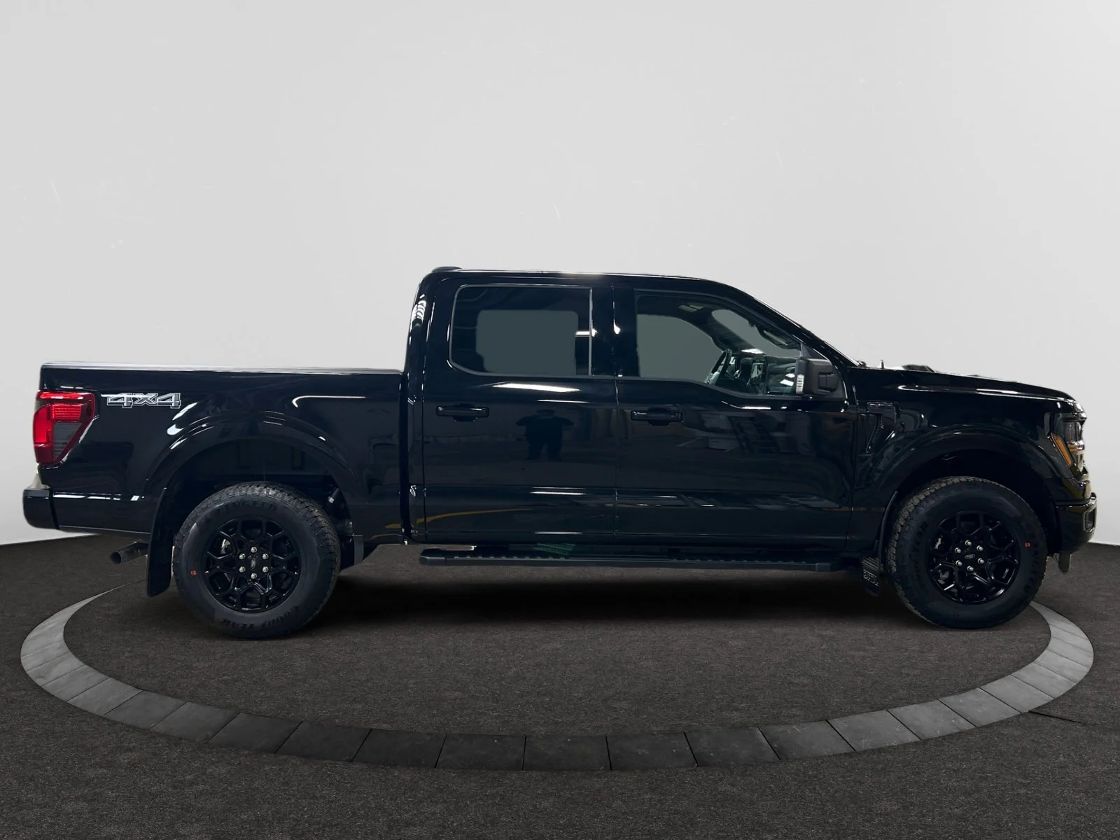 New 2026 Agate Black Metallic Ford XLT image 6