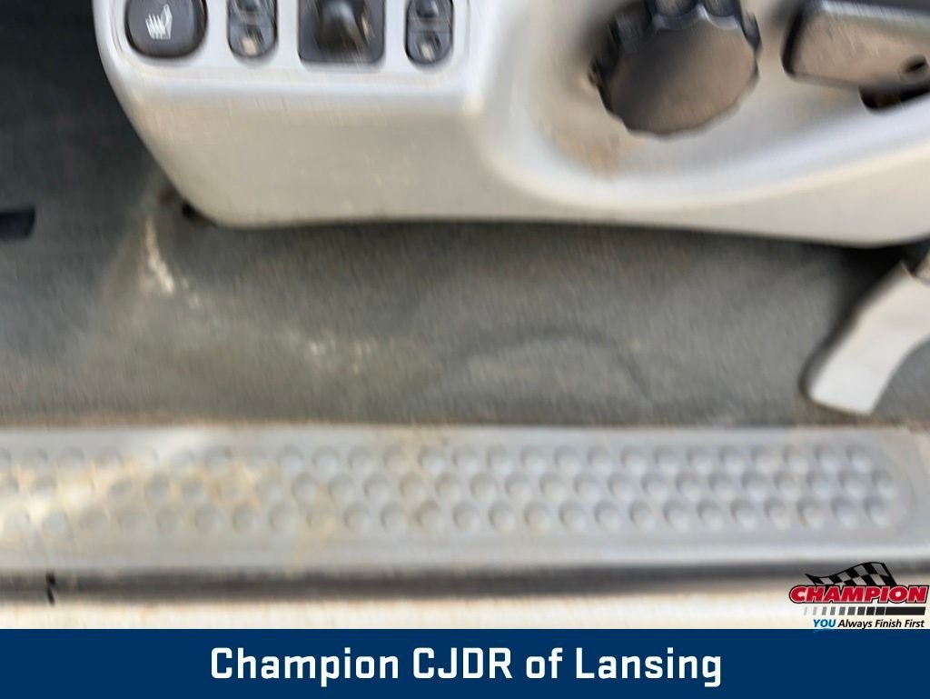 Used 2004 Silver Ford Lariat image 18