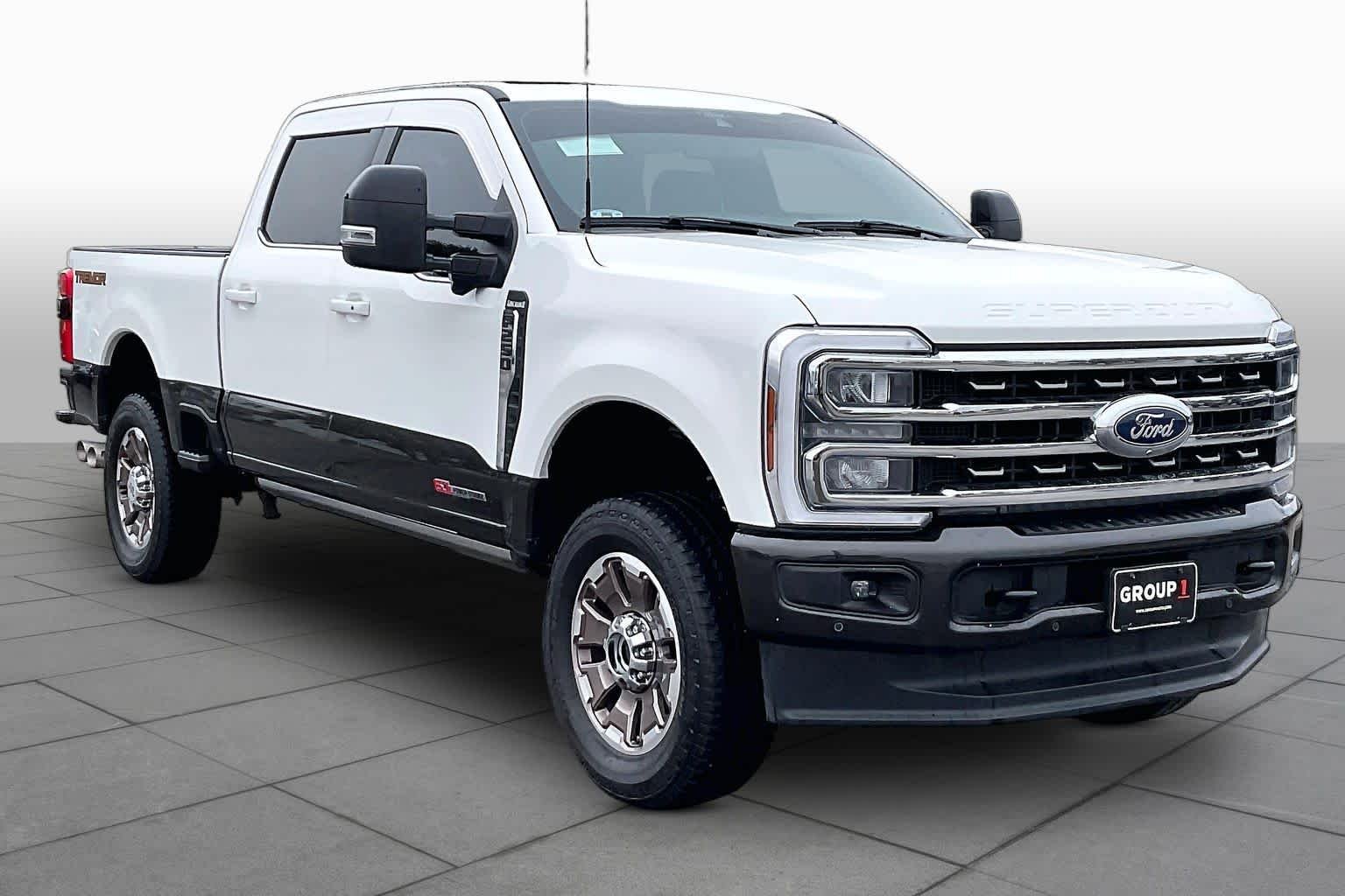 Used 2024 Star White Metallic Tri-Coat/Darkened Bronze Ford King Ranch image 3