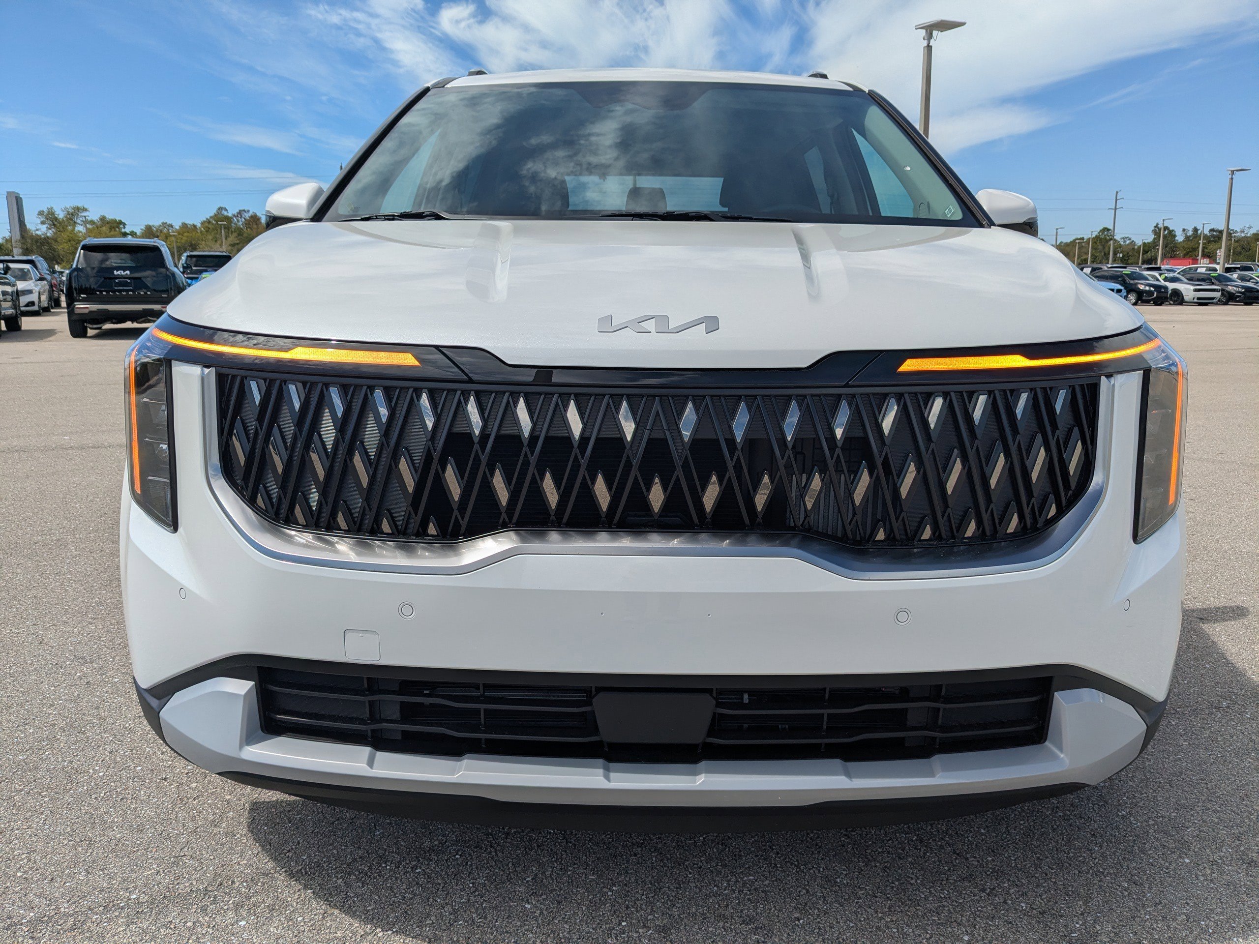 New 2026 Snow White Pearl Kia EX image 3