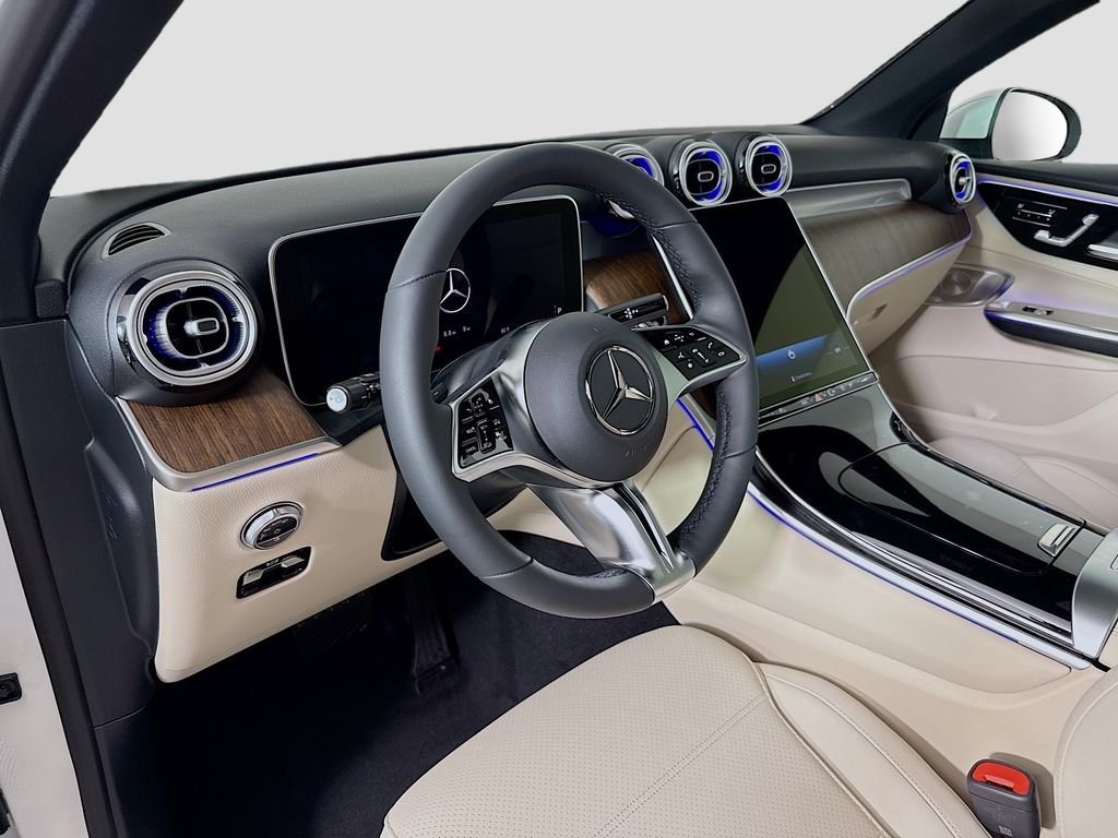 New 2026 MANUFAKTUR Moonlight White Metallic Mercedes-Benz GLC 300 image 9