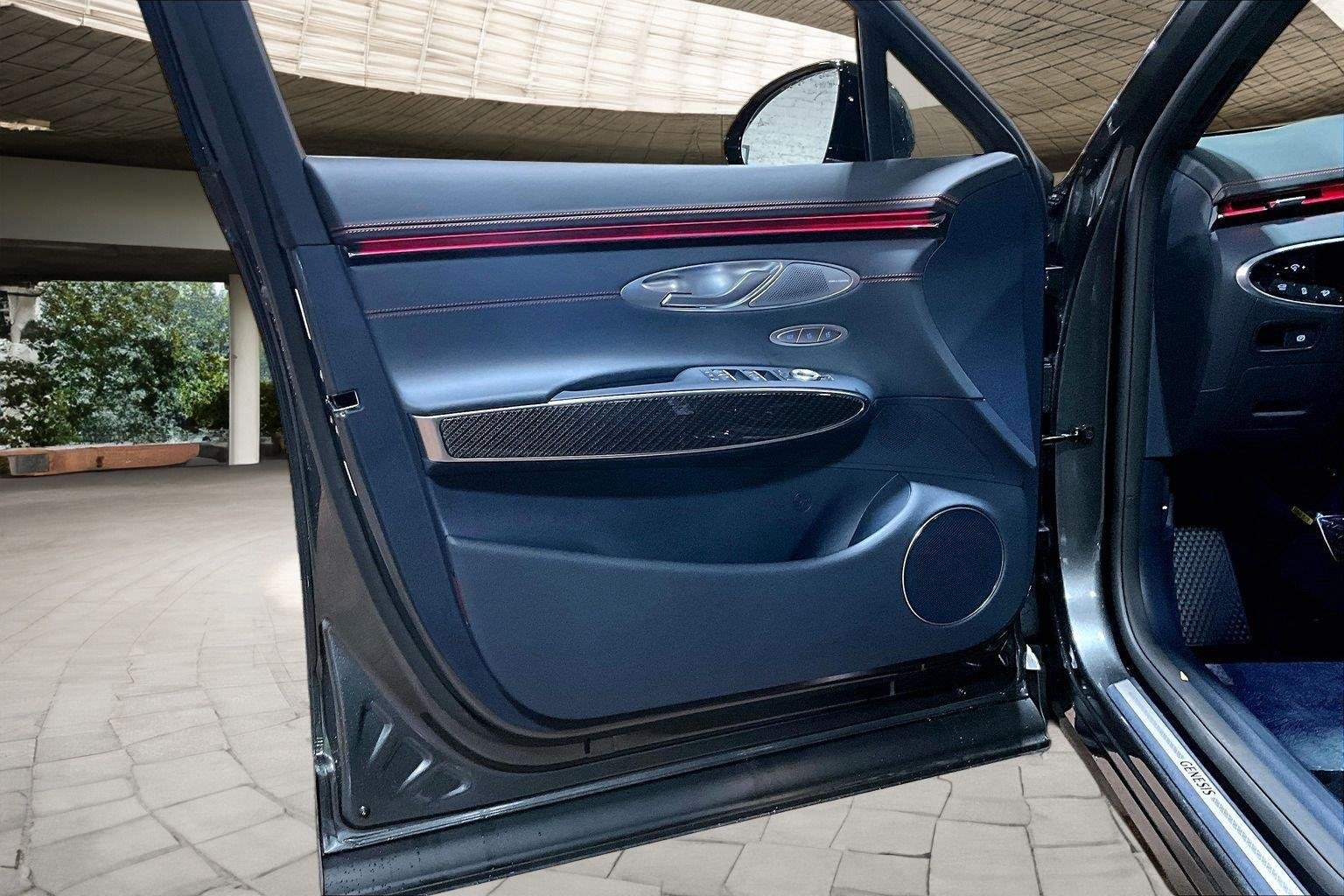 New 2027 Makalu Gray Genesis 3.5T PRESTIGE GRAPHITE image 9