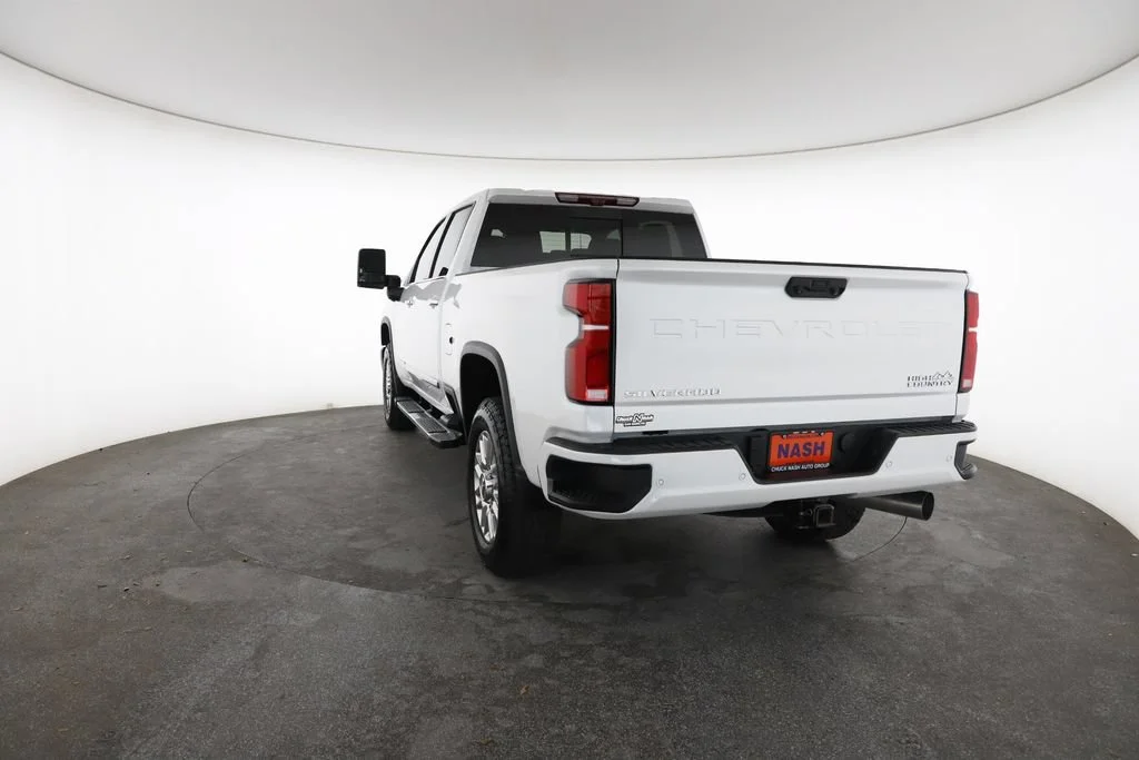 Certified Used 2025 Iridescent Pearl Tricoat Chevrolet High Country image 10
