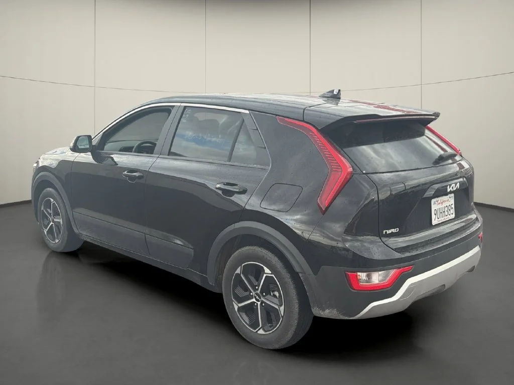 Used 2025 Black Kia LX image 5