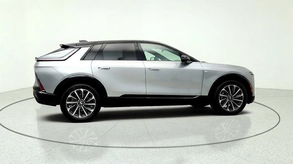 Used 2026 Argent Silver Metallic Cadillac 4dr Sport w/ AWD Propulsion & NACS Adapter image 4