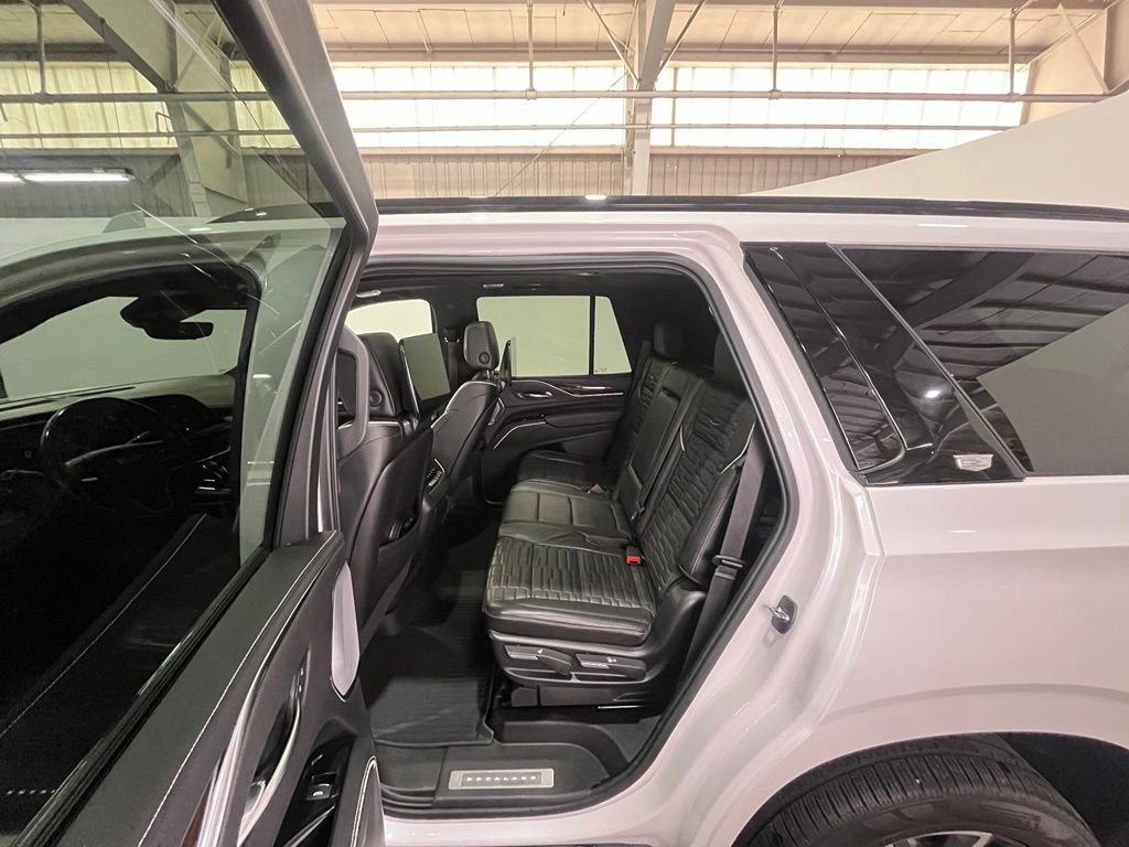 Used 2022 Crystal White Tricoat Cadillac Sport Platinum image 19