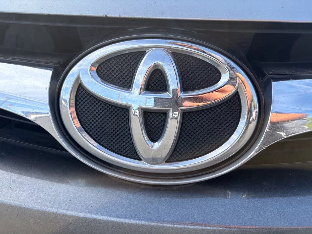 Used 2015 Celestial Silver Metallic Toyota LE image 6