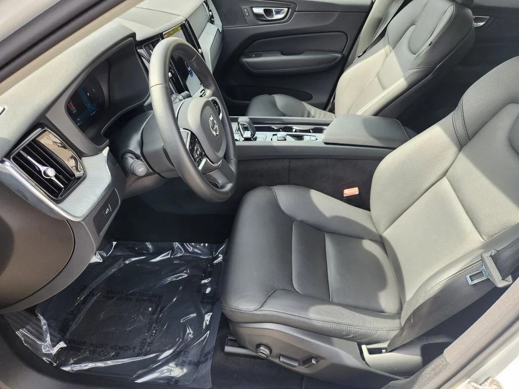 Used 2025 Crystal White Metallic Volvo Plus image 9
