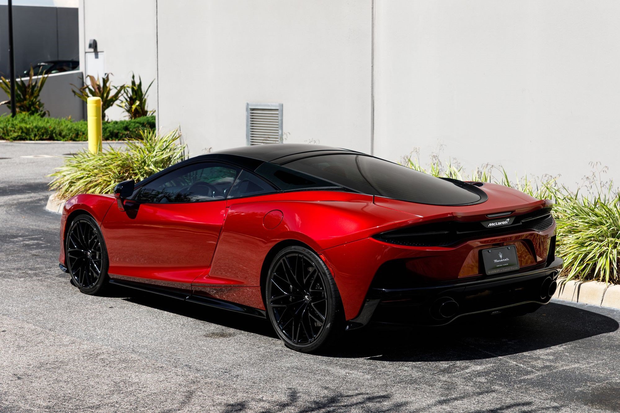 Used 2023 Red Metallic McLaren  image 3