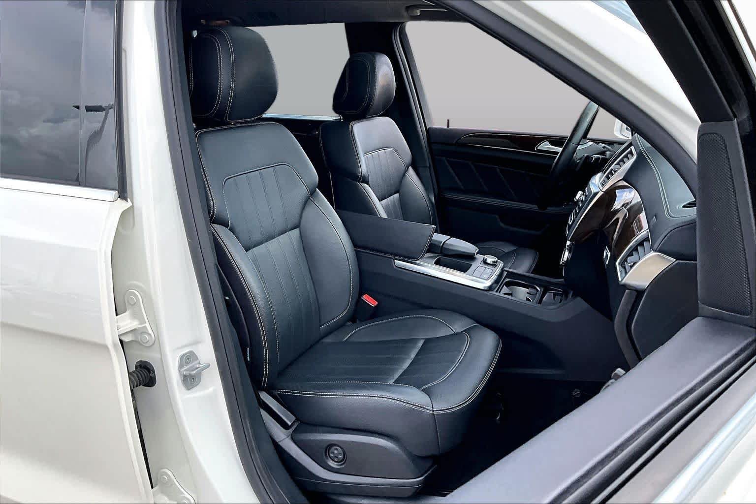 Used 2015 Diamond White Metallic Mercedes-Benz GL 450 image 9