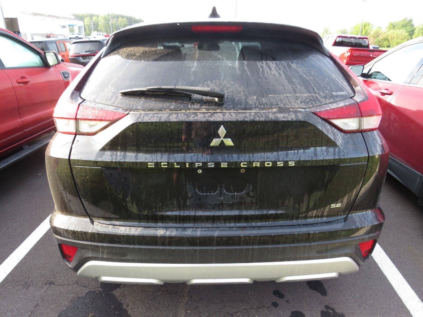 Used 2023 Labrador Black Pearl Mitsubishi SE image 13