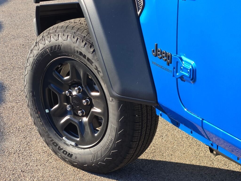 New 2026 Hydro Blue Pearl-Coat Exterior Paint Jeep Sport image 14