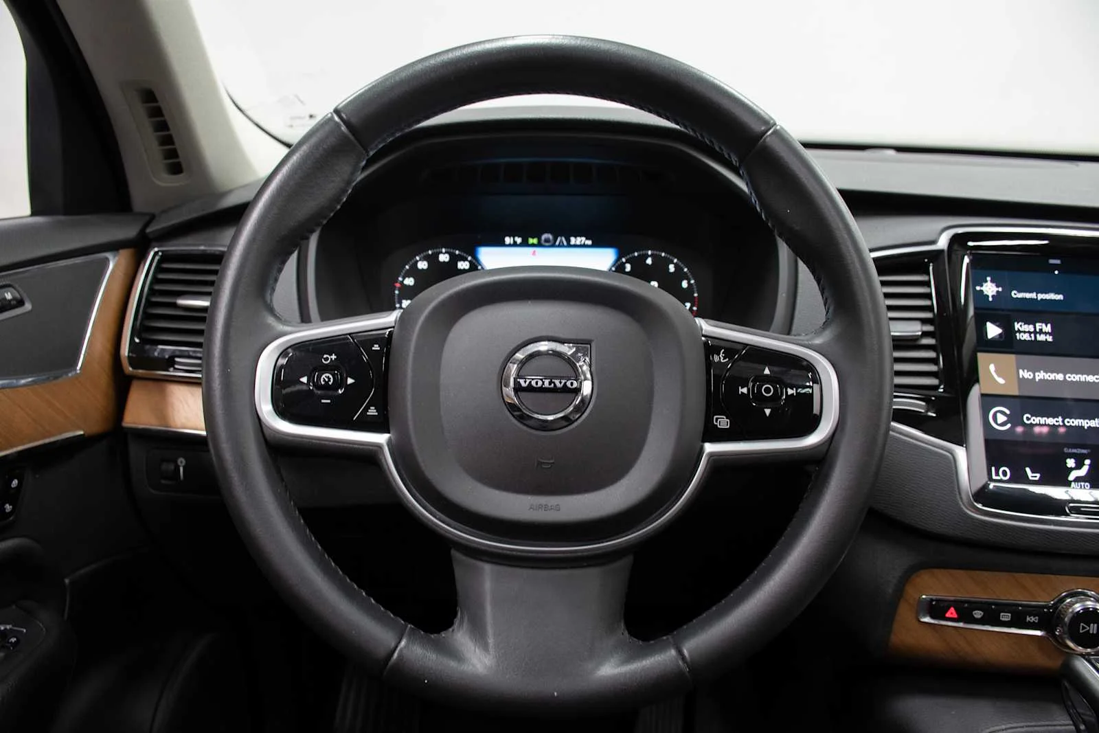 Used 2022 Thunder Grey Metallic Volvo Momentum image 17