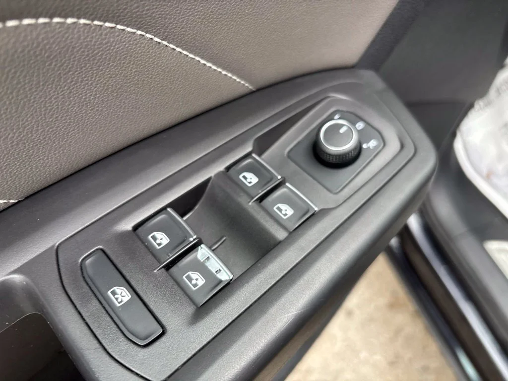 Used 2023  Volkswagen SEL image 17