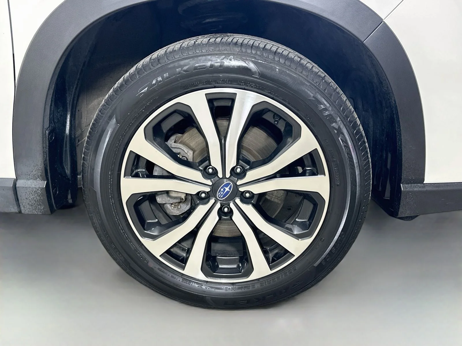 Used 2024 White Subaru  image 10