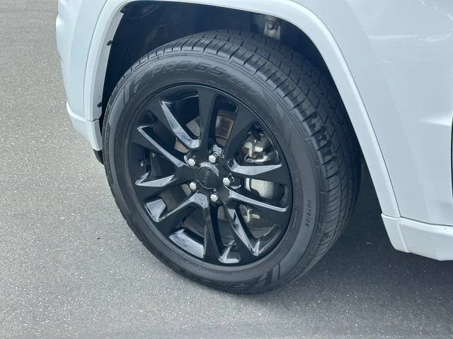 Used 2020  Jeep Altitude image 10