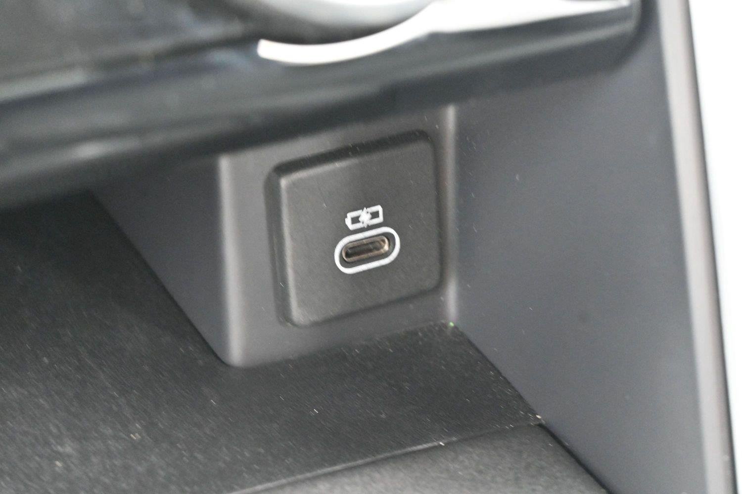 Used 2023 Black Land Rover S R-Dynamic image 29