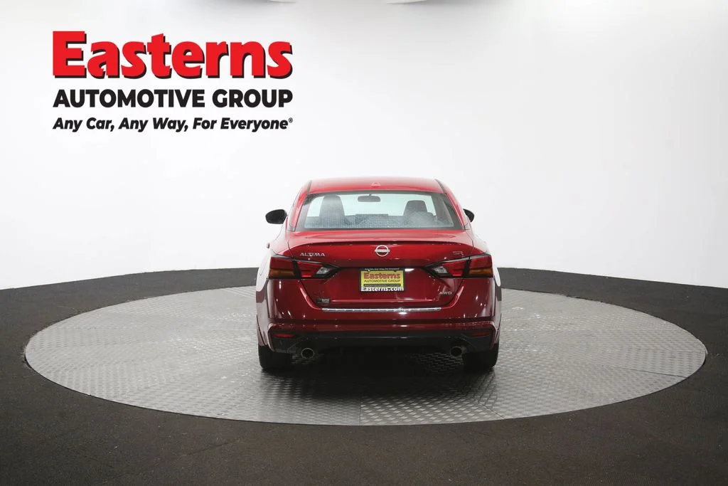 Used 2023 Red Nissan 2.5 SR image 37