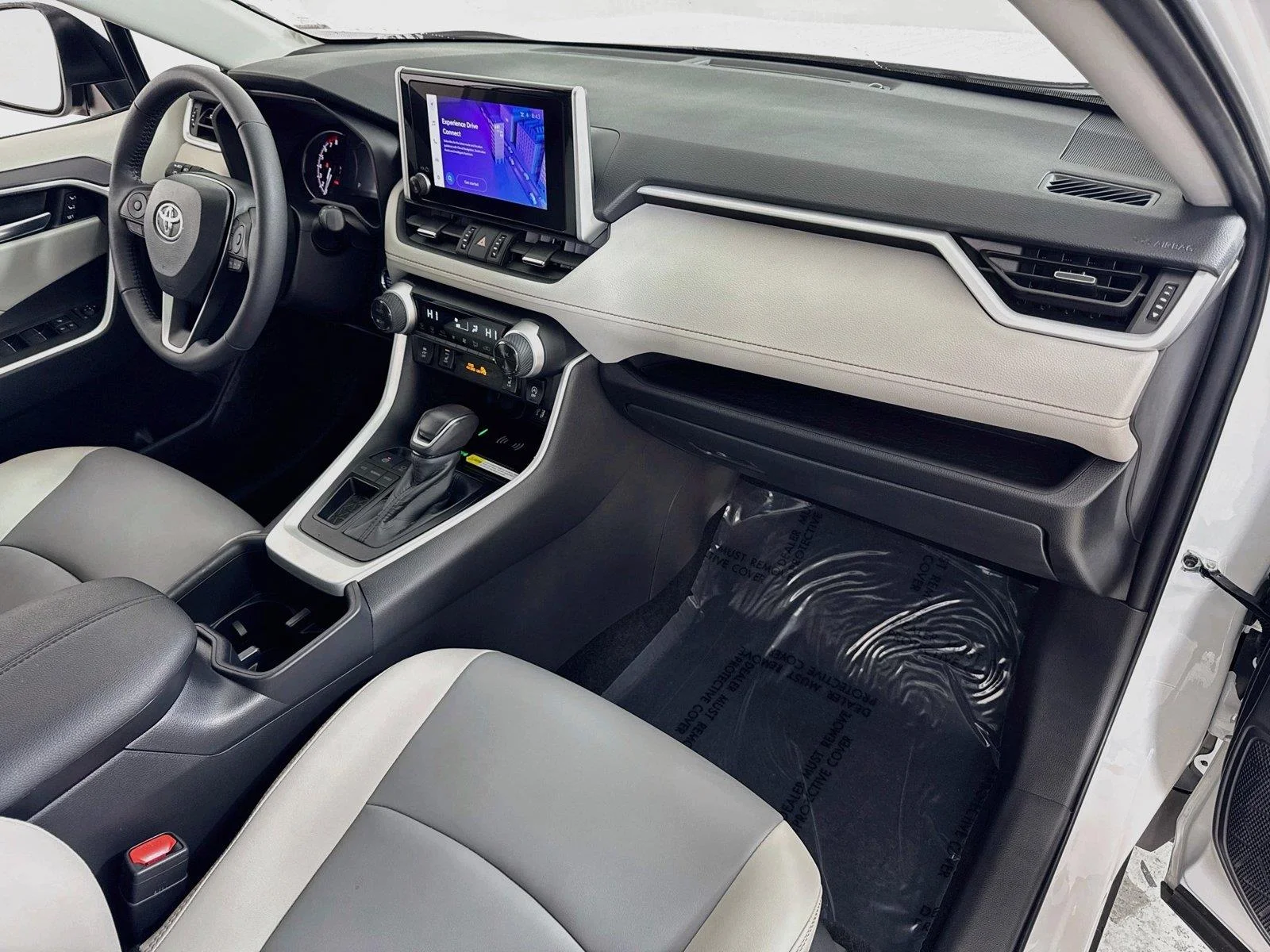 Used 2025 Wind Chill Pearl Toyota XLE Premium image 29