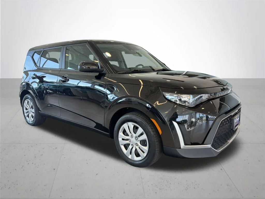 Used 2023 Black Kia LX image 5