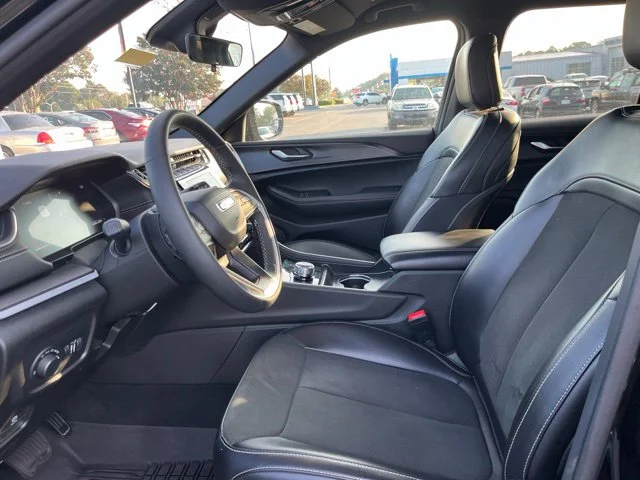 Used 2025 Black Jeep Altitude image 6