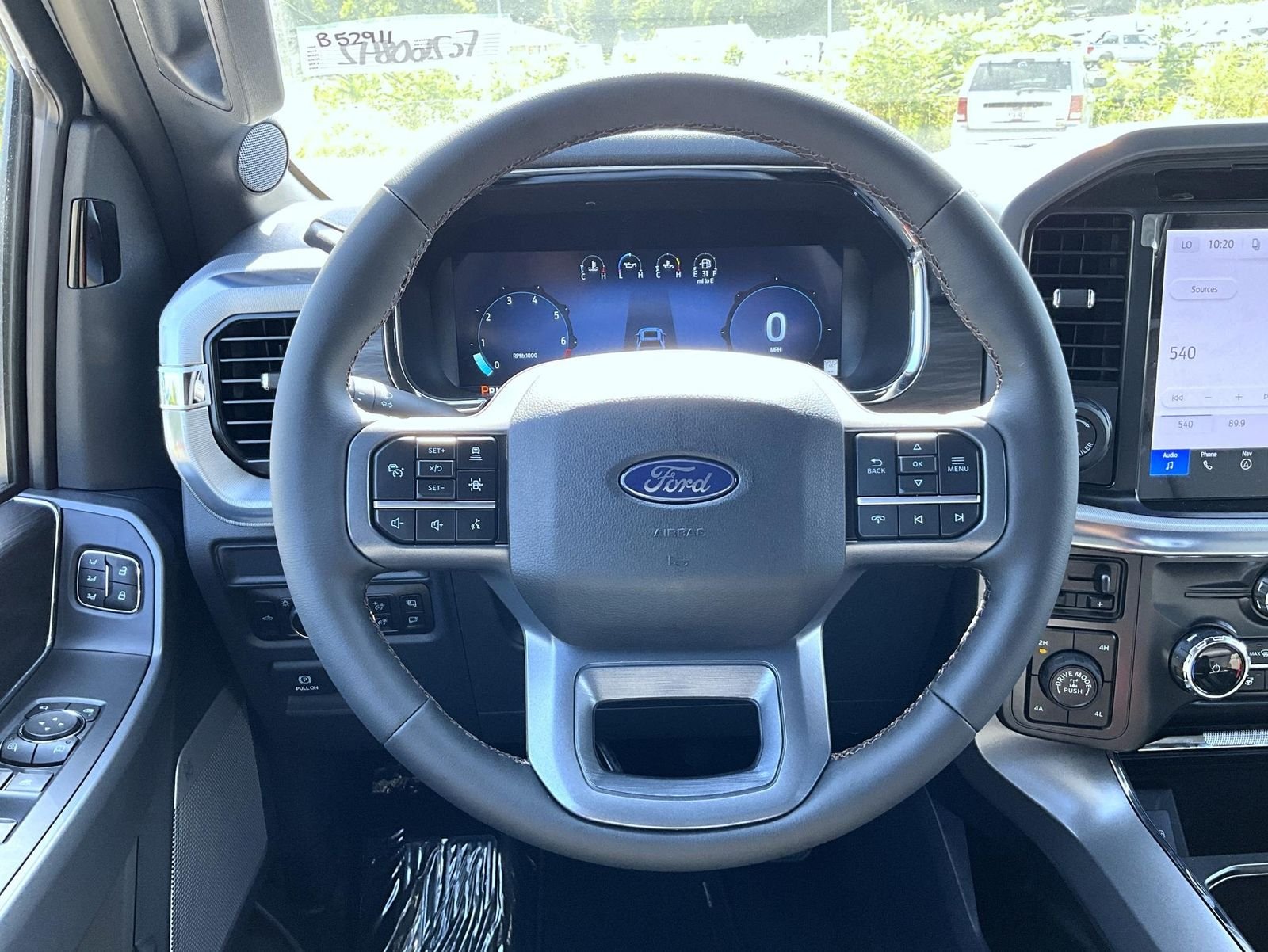 New 2026 Star White Metallic Tri-Coat Ford Lariat image 13