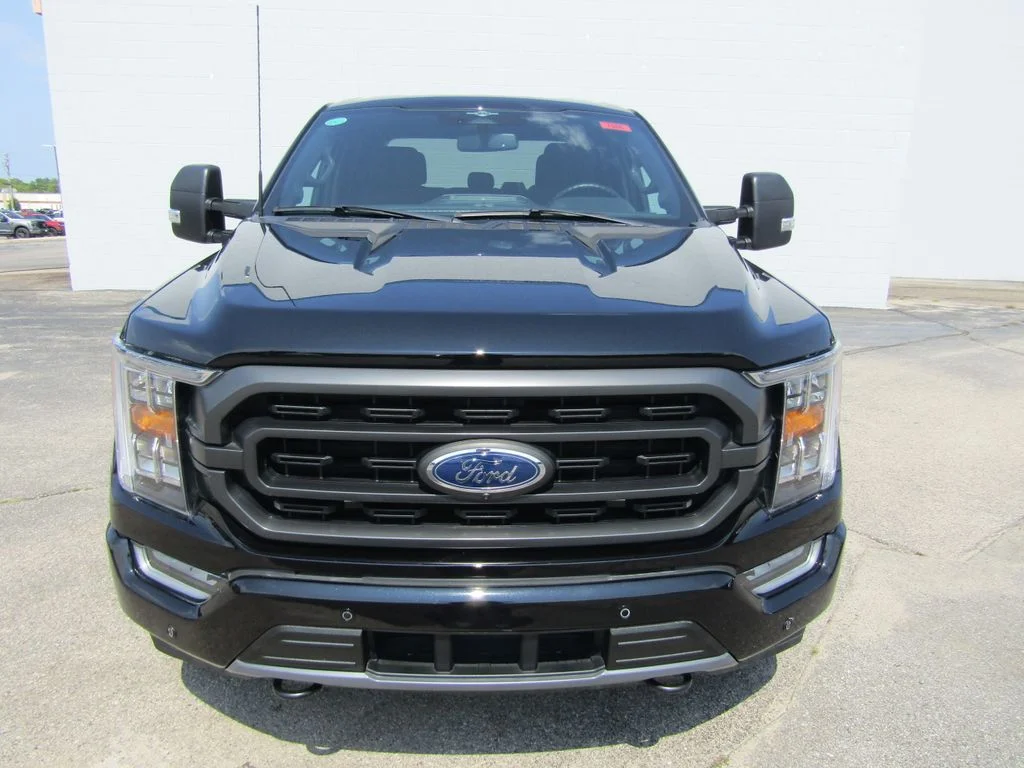 Used 2023 Agate Black Metallic Ford XLT image 3