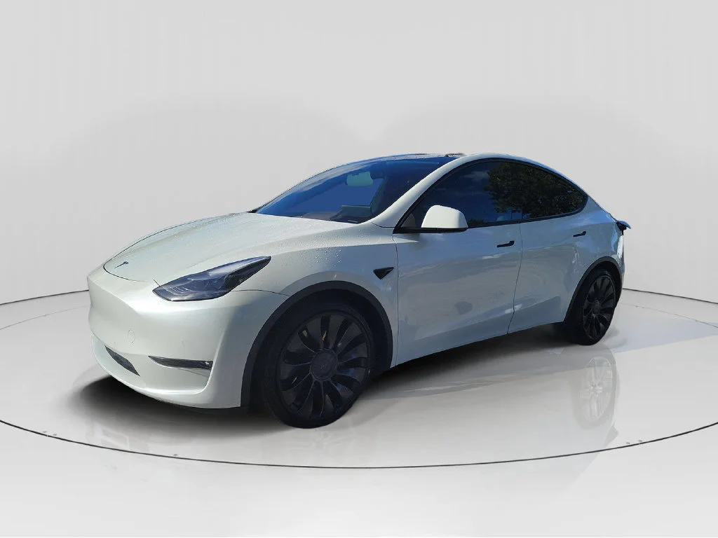 Used 2022 White Tesla Performance image 3