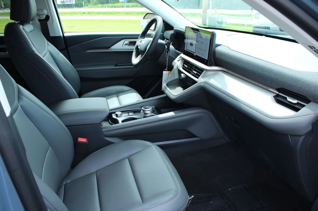 New 2026 Vapor Blue Metallic Ford Active image 32