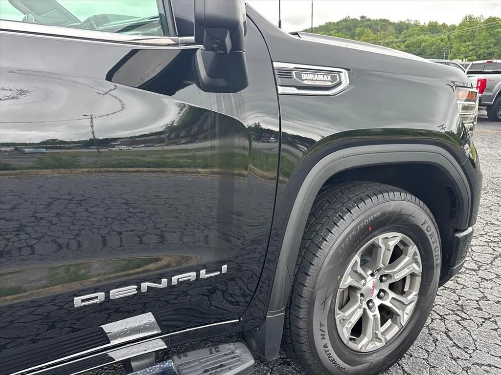 Used 2022 Black GMC Denali image 12