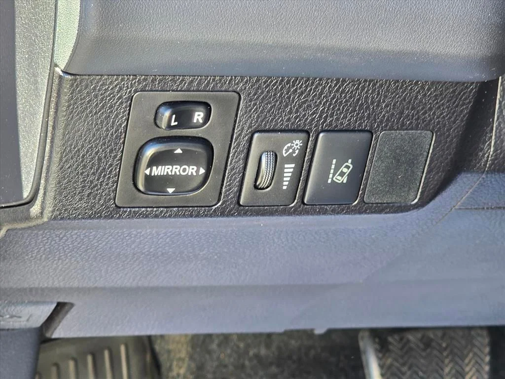 Used 2018 Silver Toyota LE image 8