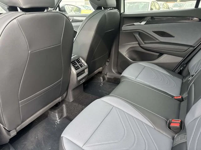 New 2026 White/off-white Volkswagen 2.0T SE R-Line Black image 10