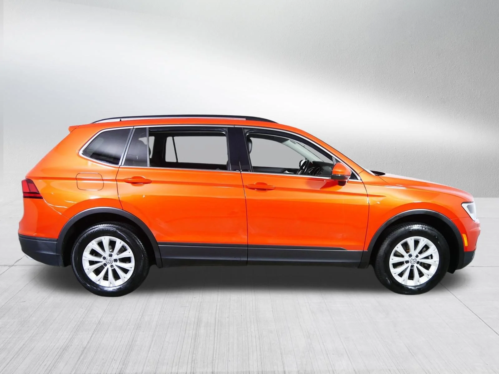 Used 2019 Habanero Orange Metallic Volkswagen SE image 8