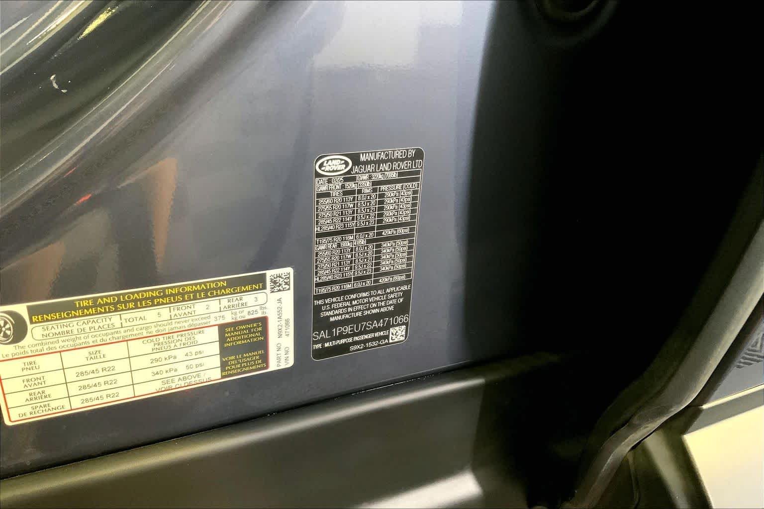 Used 2025 Varesine Blue Metallic Land Rover SE image 32
