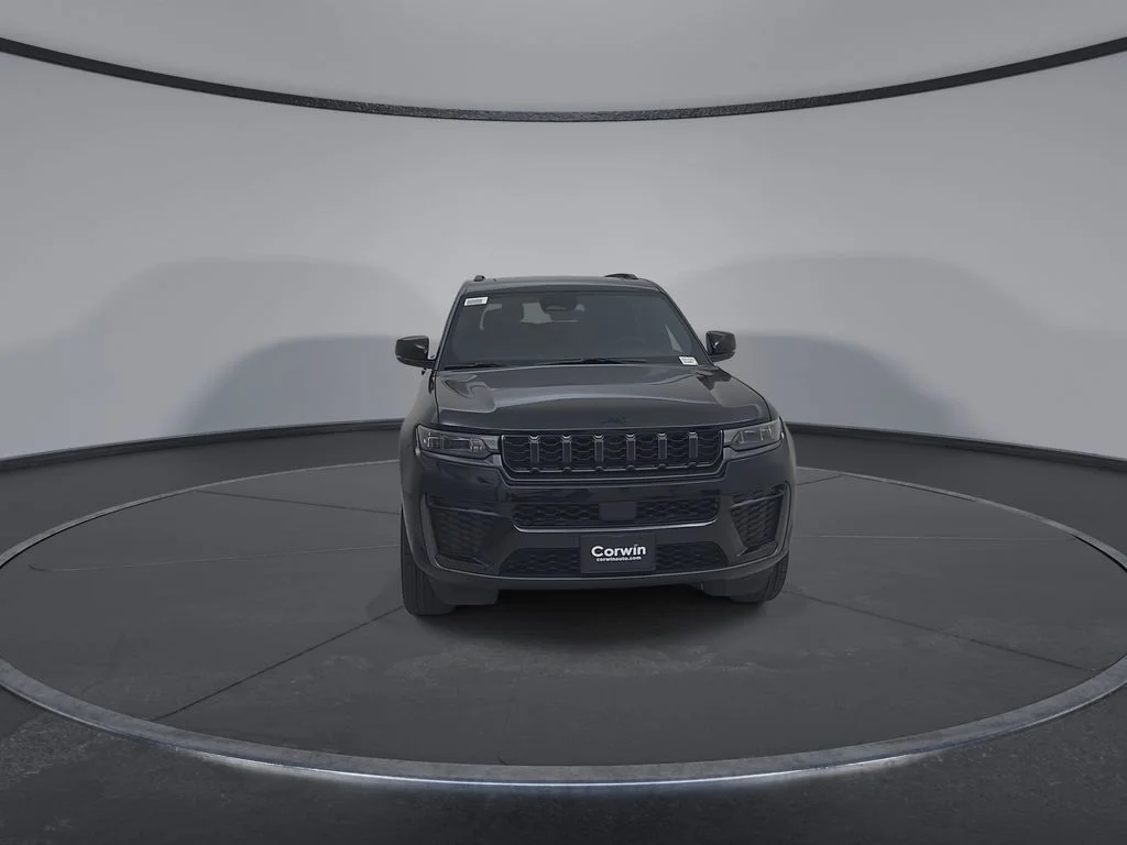 New 2026 Diamond Black Crystal Pearlcoat Jeep Altitude image 5