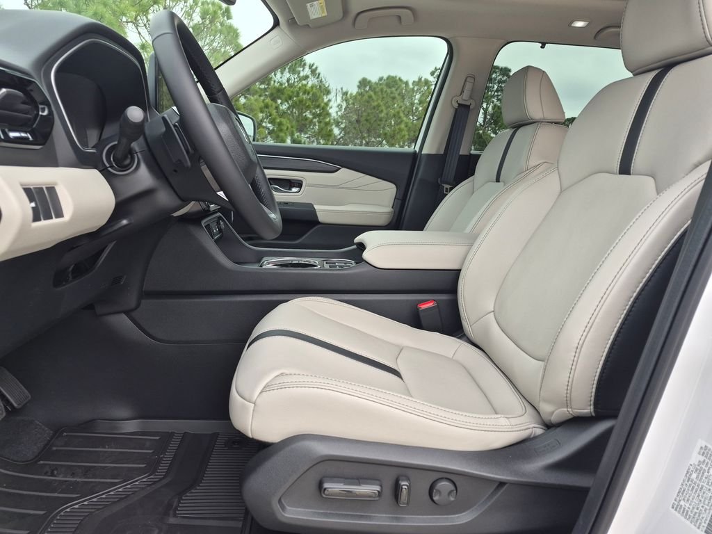 New 2026 Platinum White Pearl Honda Touring image 14