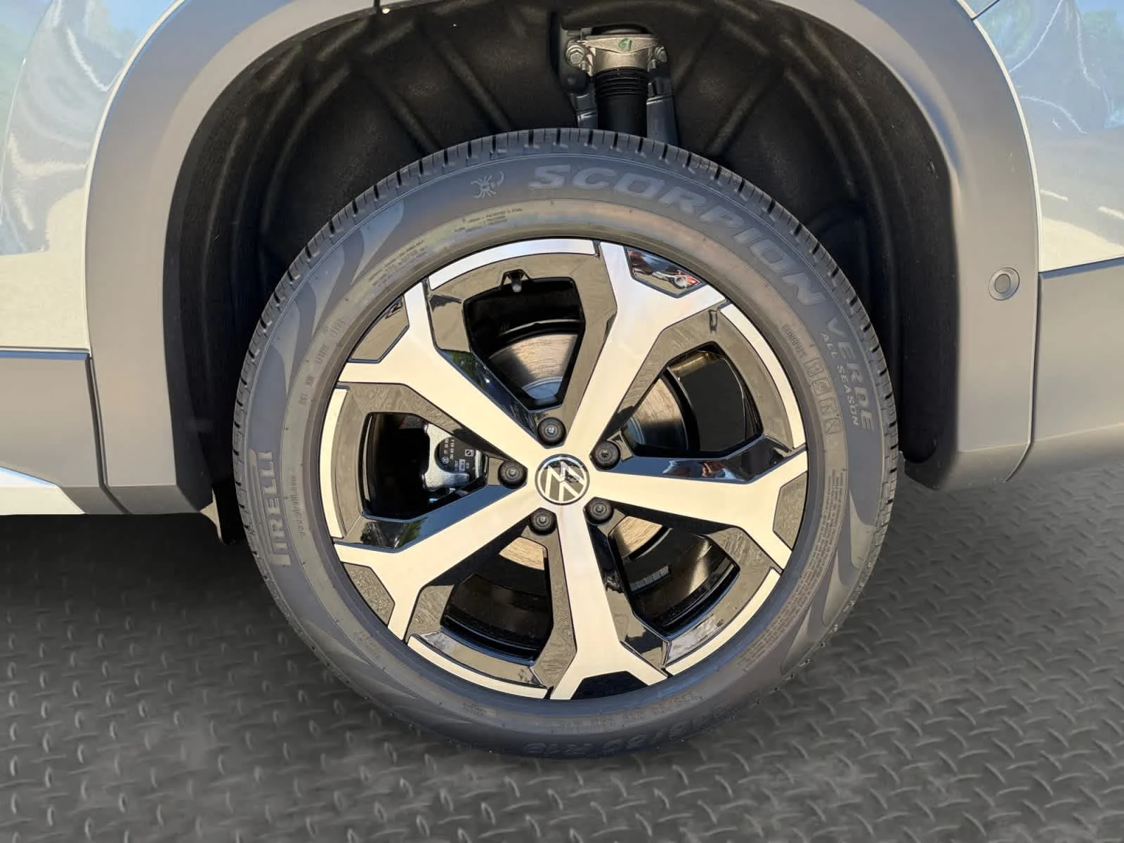 New 2026 Platinum Gray Metallic Volkswagen SE image 9