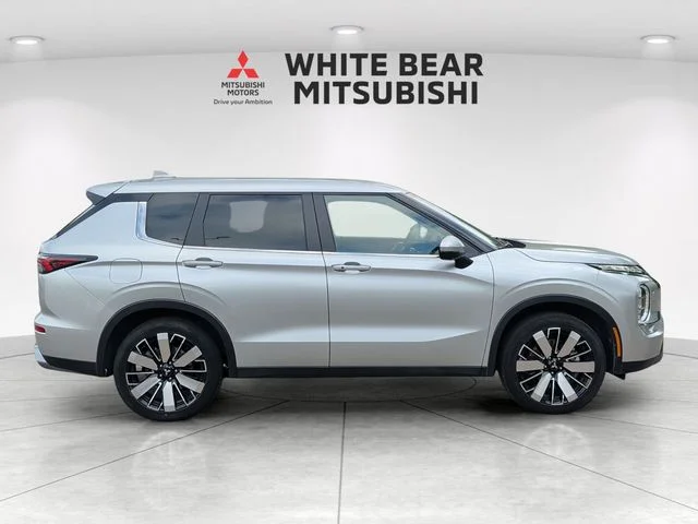 Certified Used 2025 Alloy Silver Metallic Mitsubishi SE image 6