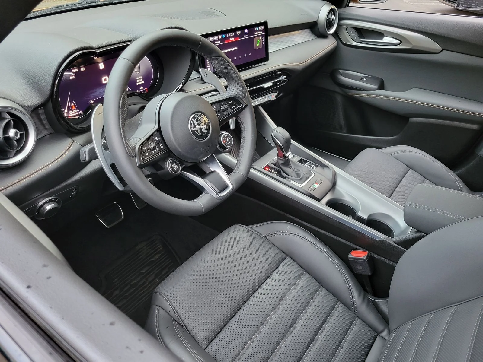 Used 2026 Yellow Alfa Romeo Base image 3