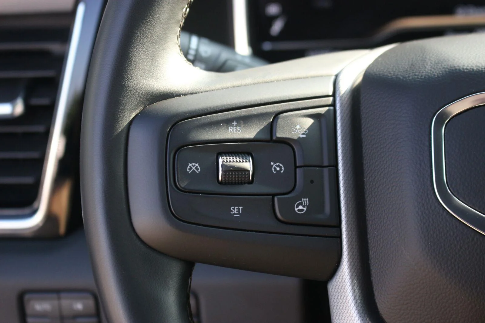 Used 2025 Onyx Black GMC Denali image 18