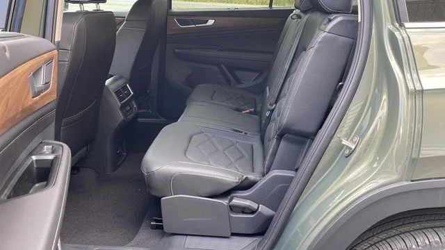 New 2026 Green Volkswagen 2.0T SE w/Technology image 21